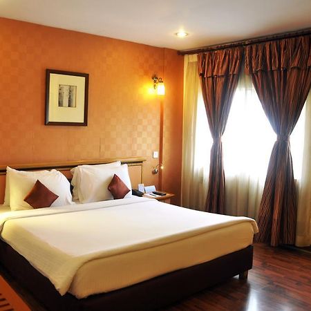 Indismart Hotel โกลกาตา ภายนอก รูปภาพ