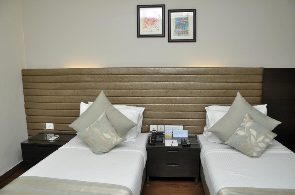 Indismart Hotel โกลกาตา ภายนอก รูปภาพ
