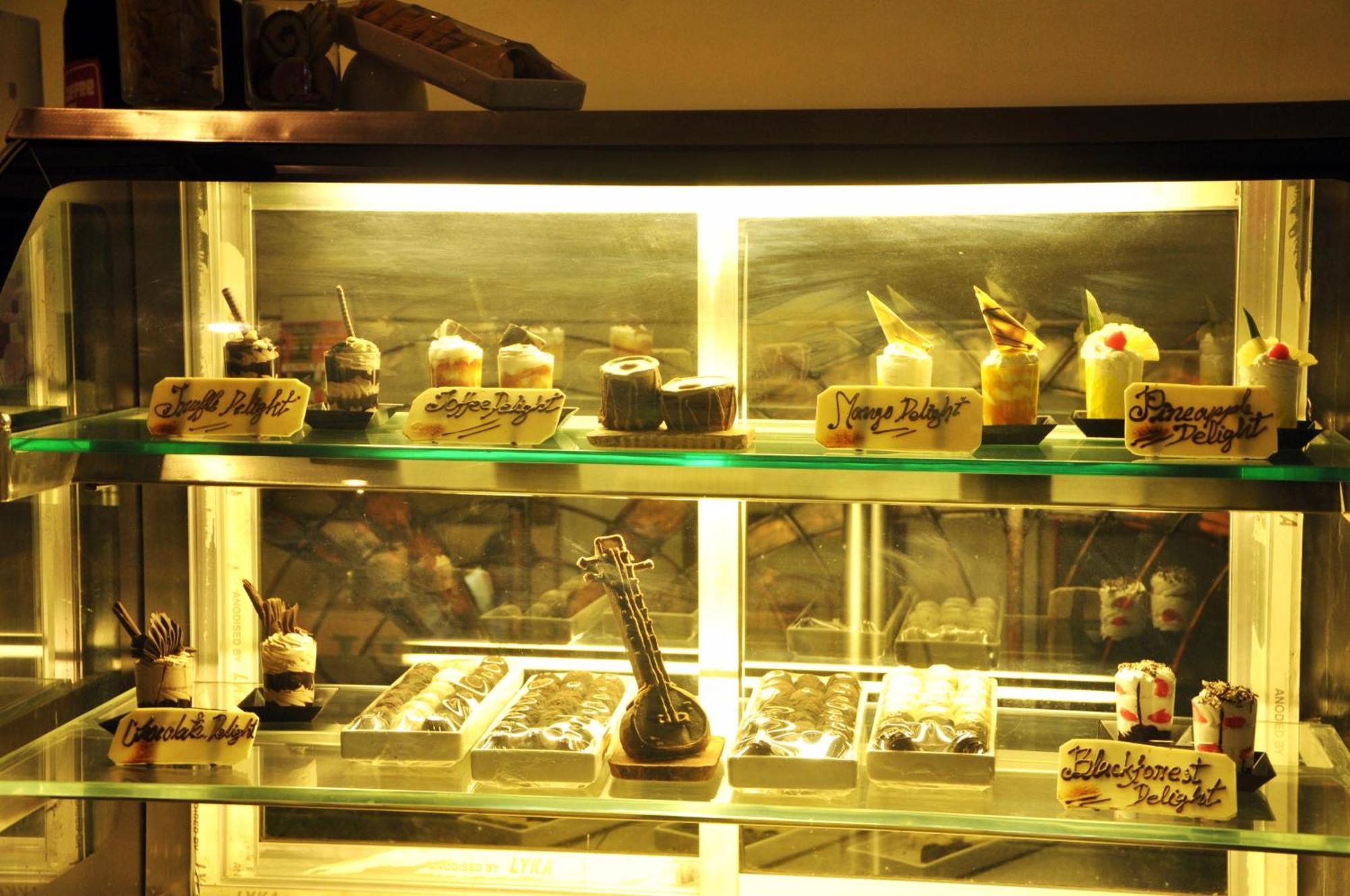 Indismart Hotel โกลกาตา ภายนอก รูปภาพ