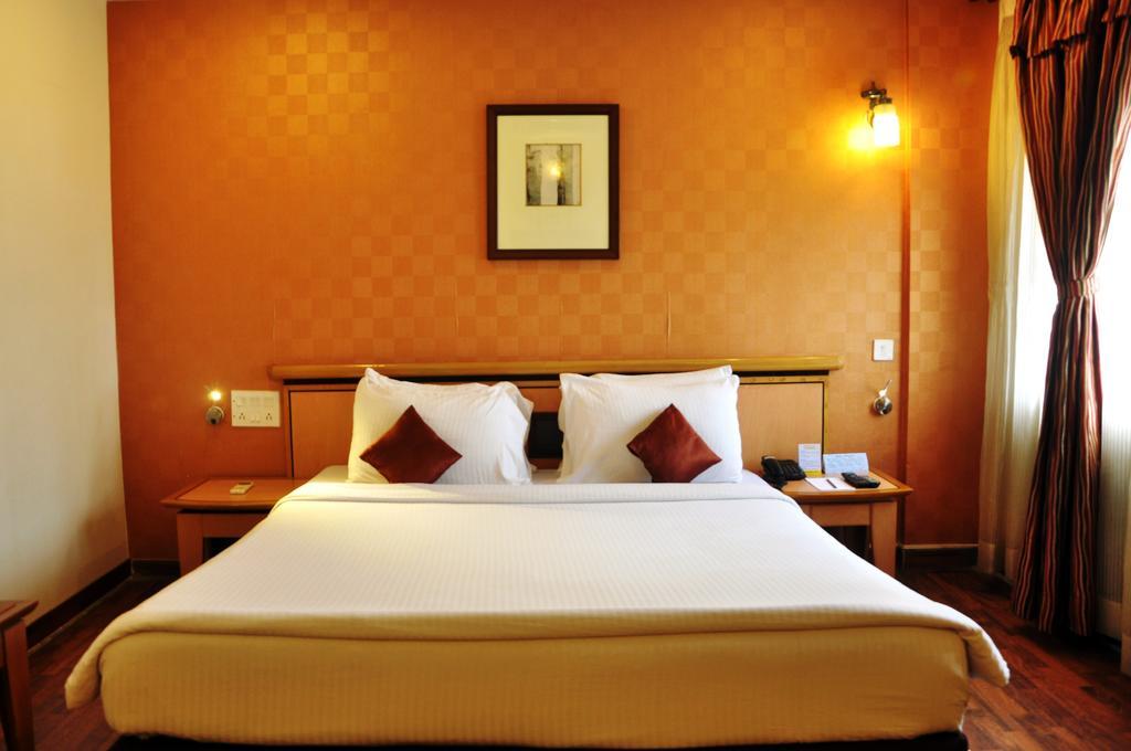 Indismart Hotel โกลกาตา ภายนอก รูปภาพ