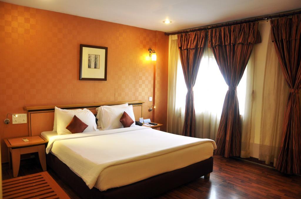 Indismart Hotel โกลกาตา ภายนอก รูปภาพ