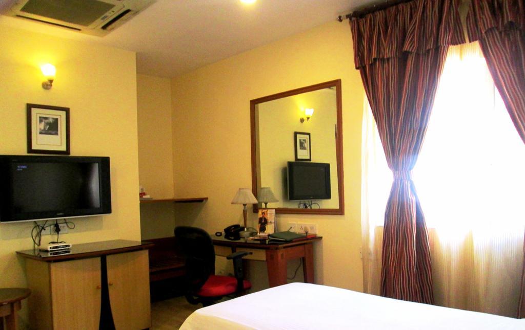 Indismart Hotel โกลกาตา ภายนอก รูปภาพ