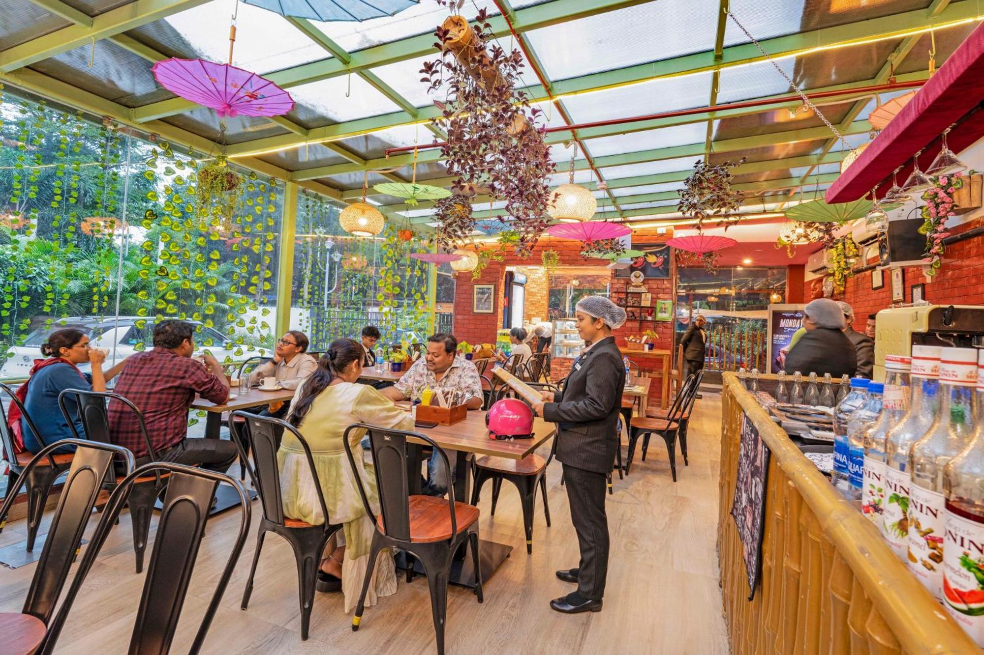 Indismart Hotel โกลกาตา ภายนอก รูปภาพ