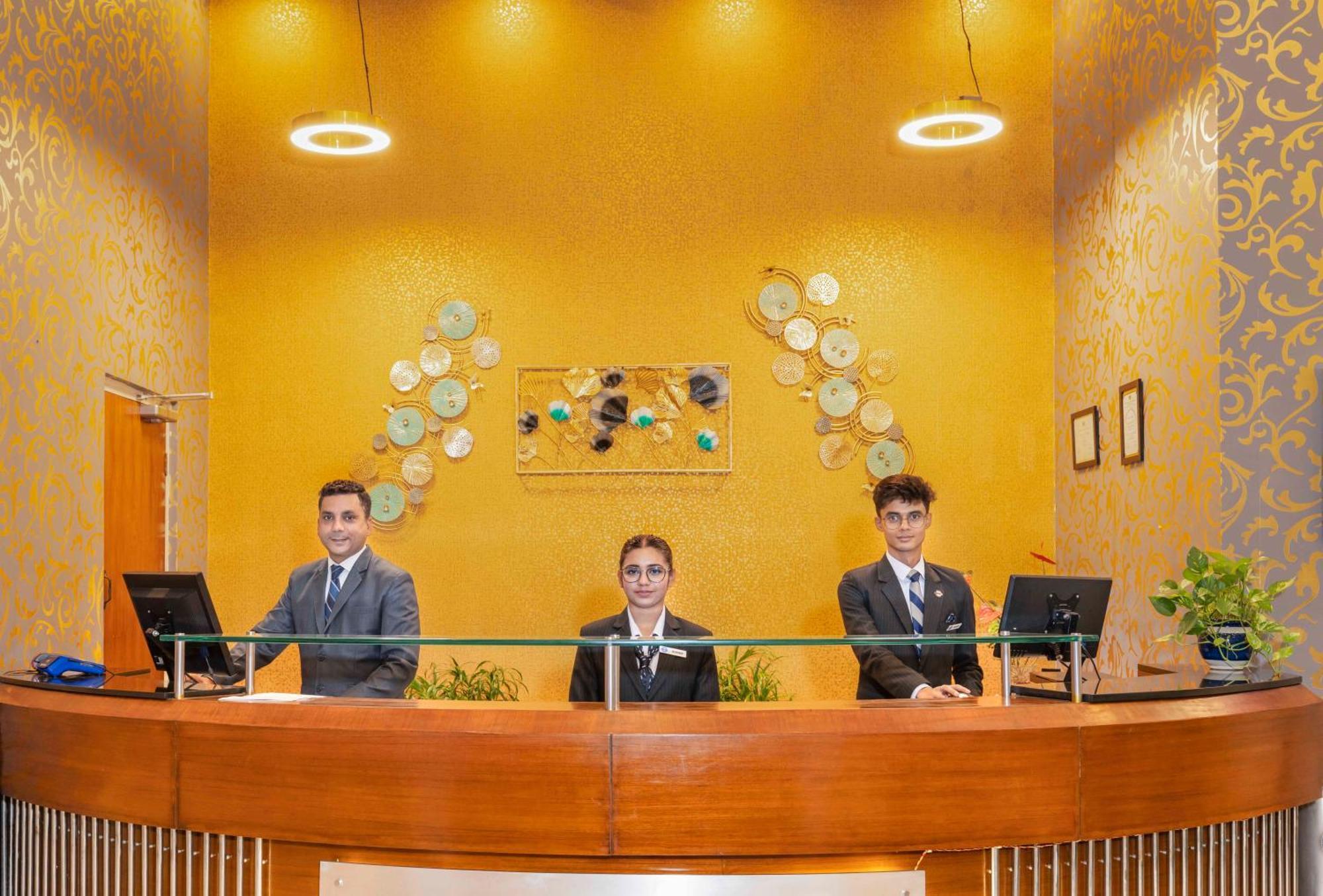 Indismart Hotel โกลกาตา ภายนอก รูปภาพ