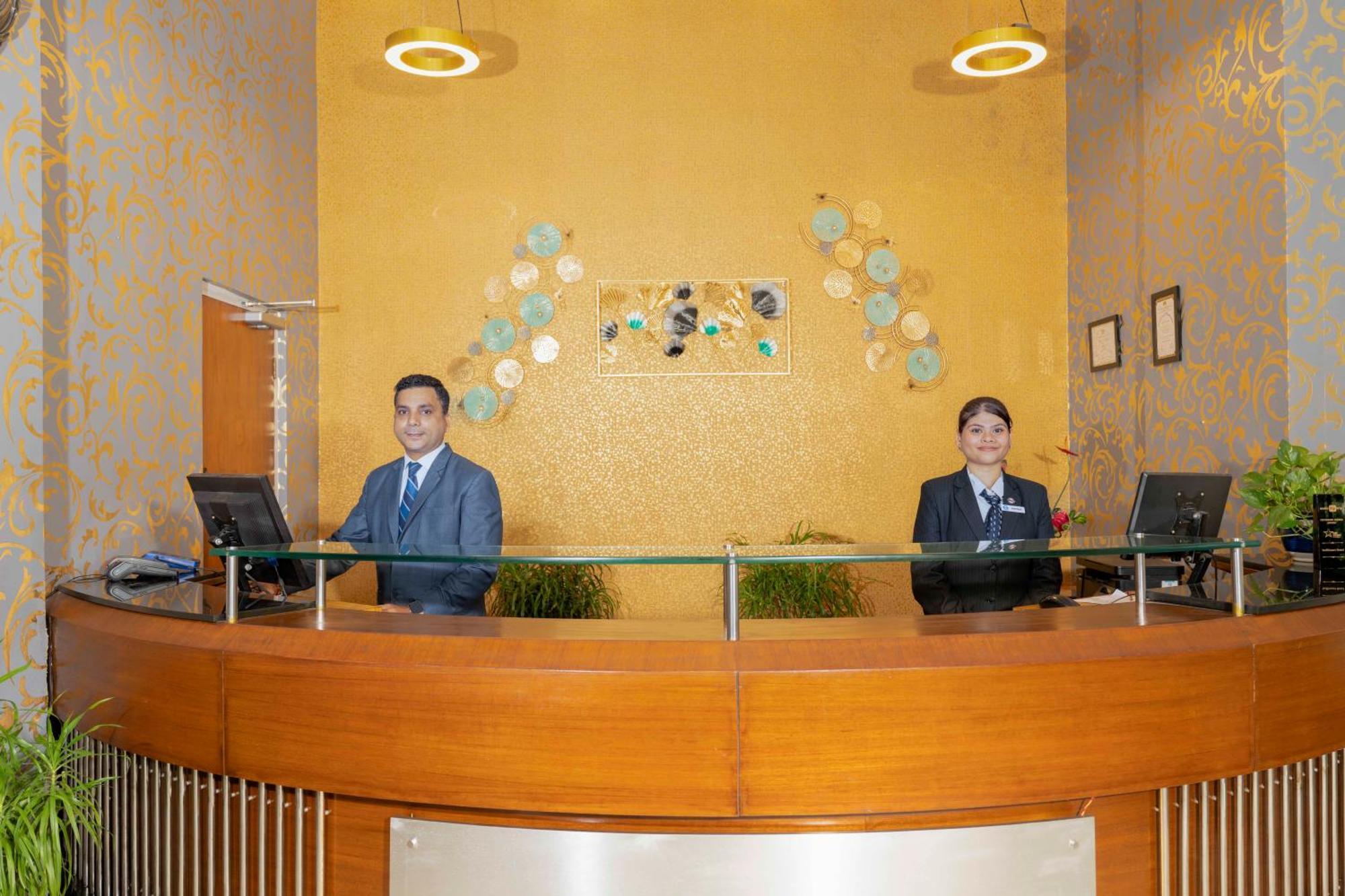 Indismart Hotel โกลกาตา ภายนอก รูปภาพ