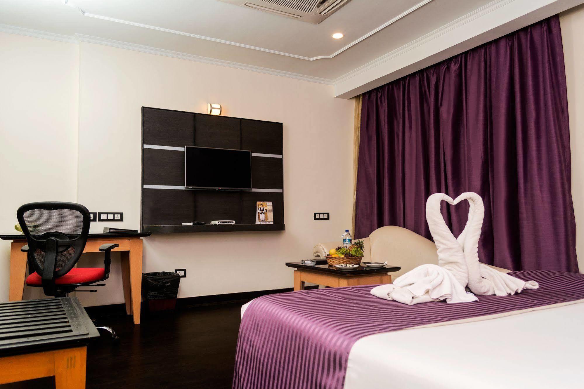 Indismart Hotel โกลกาตา ภายนอก รูปภาพ