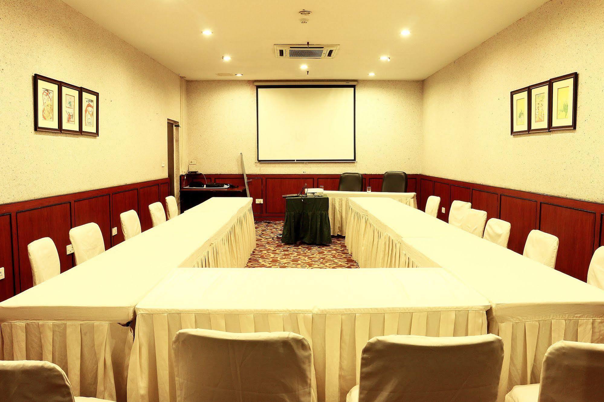 Indismart Hotel โกลกาตา ภายนอก รูปภาพ