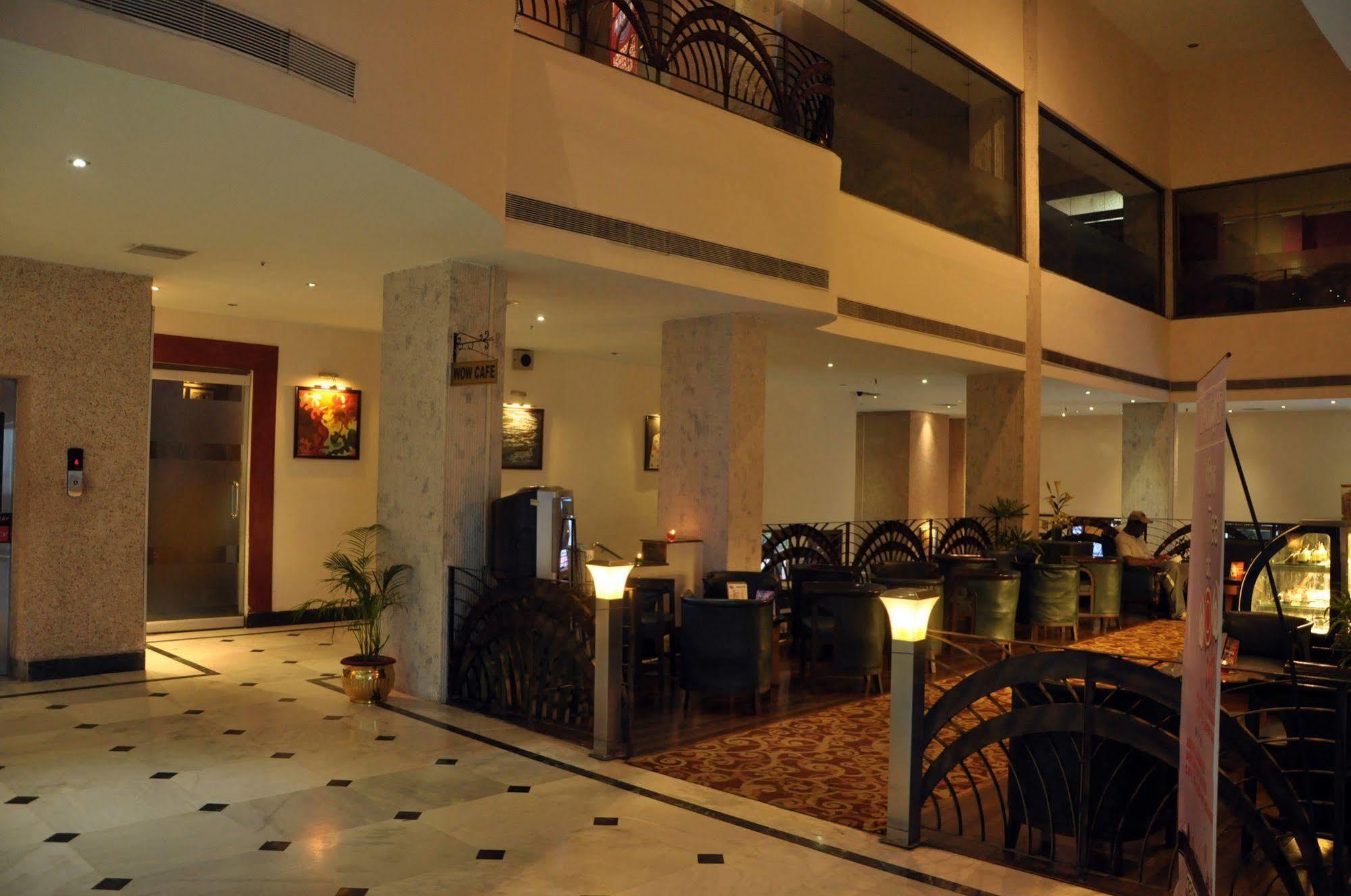 Indismart Hotel โกลกาตา ภายนอก รูปภาพ