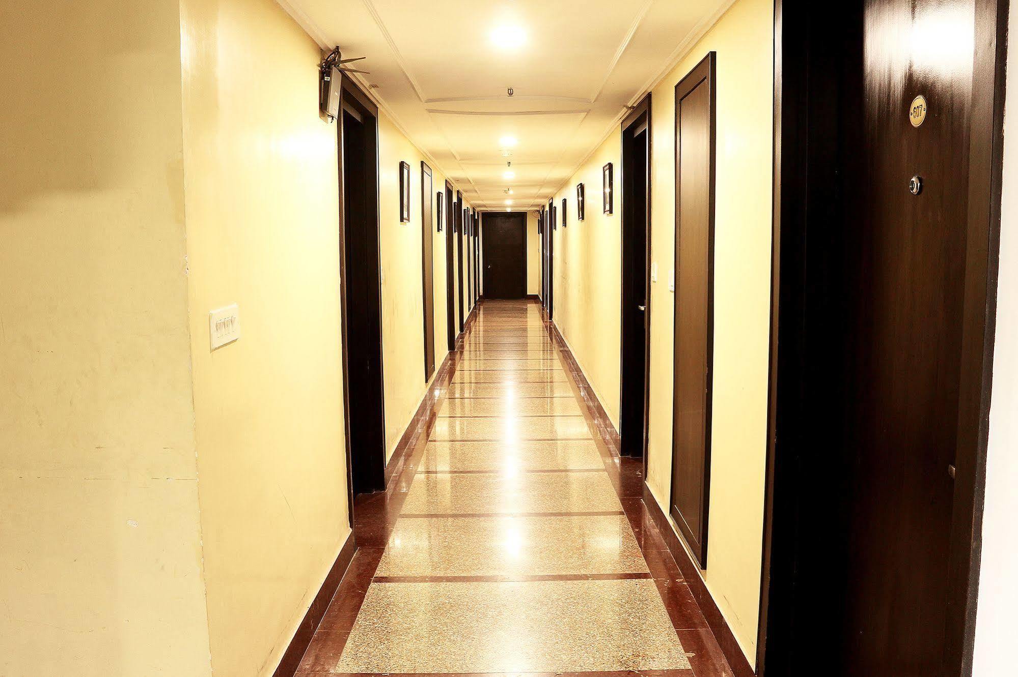 Indismart Hotel โกลกาตา ภายนอก รูปภาพ